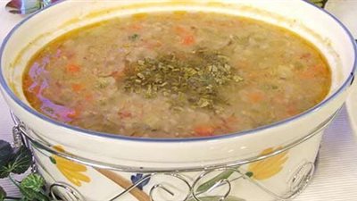 شوربة الفريك والخضار أساس السفرة الرمضانية للعوائل التونسية في المملكة