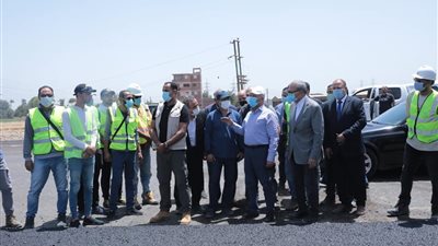 وزير النقل يوجه بسرعة الانتهاء من أعمال تطوير الطريق الدائري