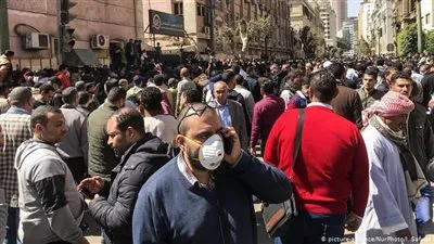 احتقان العين وضعف السمع.. مفاجآت جديدة بشأن أعراض كورونا