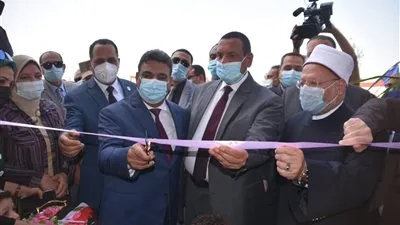 محافظ البحيرة والمفتي يفتتحان مدرسة الشهيد 