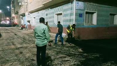 رئيس مركز قنا: أعمال الرصف تطبق معايير الجودة