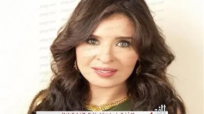 الراقصة دينا تدعو بالشفاء لسمير غانم ودلال عبد العزيز 