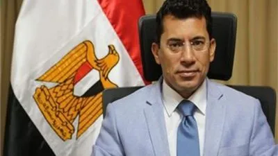 وصول وزير الشباب والرياضة إلى مقر وضع حجر الأساس للنادي الأهلي