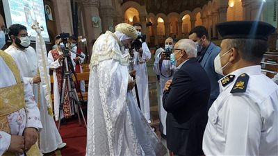 محافظ بورسعيد يشهد قداس عيد القيامة المجيد بالكاتدرائية (صور)