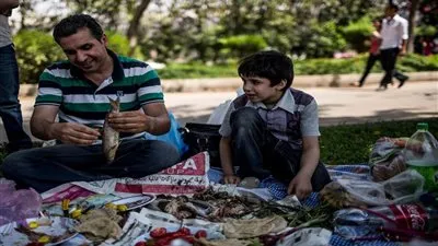 حملات لضبط الأغذية الفاسدة وطوارئ بالمستشفيات.. كيف استعدت الحكومة لشم النسيم؟