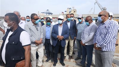 وزير النقل يتابع أعمال تنفيذ المحطة متعددة الأغراض بميناء الإسكندرية