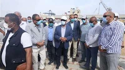 وزير النقل يوجه بسرعة تنفيذ رصيف لتداول الأخشاب والبضائع العامة بميناء الأسكندرية