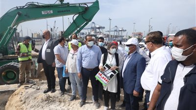 وزير النقل: وصلة حرة تربط ميناء الإسكندرية بالطريق الدولي الساحلي يحقق سيولة مرورية