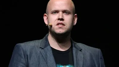 تعرف على رجل الأعمال الذي يسعي لشراء آرسنال