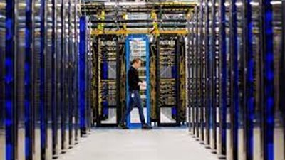 دبي تنشئ أكبر مركز للبيانات يعمل بالطاقة الشمسية 