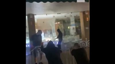 شاهد .. إسرائيليون يهاجمون مطاعم ومحال عربية