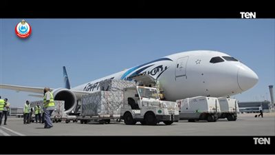 شاهد.. لحظة استقبال مصر شحنة جديدة من لقاح فيروس كورونا الصيني سينوفارم 