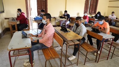 مئات التعليقات.. 