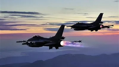 عاجل.. غارات إسرائيلية عنيفه للغاية تستهدف خانيونس ورفح