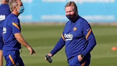 الكشف عن مفاجأة بشأن المدرب المرشح لخلافة كومان في برشلونة