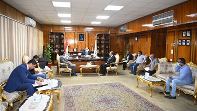 محافظ قنا يعقد اجتماعا للاطمئنان على جاهزية المدارس لامتحانات الثانوية العامة