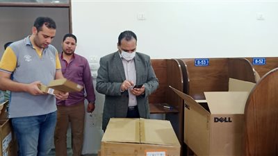 نائب رئيس جامعة بنها يتفقد تجهيزات مركز الاختبارات الإلكترونية لامتحانات نهاية العام (صور)