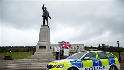 توقيف شخصين في بريطانيا بعد رفع علم إسرائيل وعليه صليب نازي