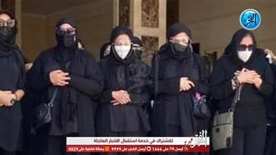عاجل.. انهيار عائلة سمير غانم في صلاة الجنازة 
