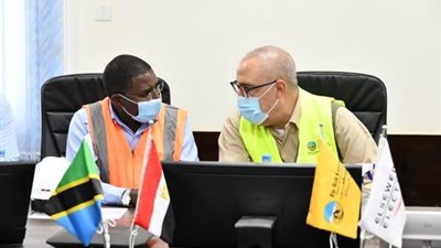 وزير الإسكان ووزير الطاقة التنزانى يتابعان تنفيذ سد 