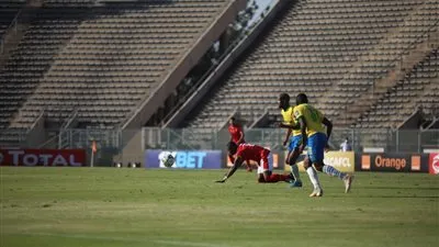 عاجل- إصابة قوية تضرب نجم الأهلي