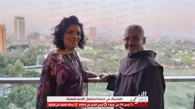 صور.. المركز الكاثوليكى يطمئن على حورية فرغلى ويهديها آية قرآنية