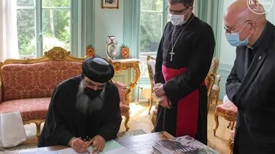 أسقف باريس يوقع عقدًا ابتدائيا لشراء كنيسة جديدة في رانس (صور)