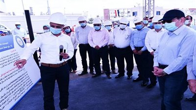وزير البترول يتفقد شركات تكرير الإسكندرية وأموك وأنربك