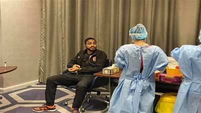 الأهلي يجري مسحة طبية في قطر