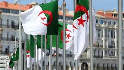 الجزائر وليبيا تبحثان فتح خط بحري لنقل السلع بين البلدين