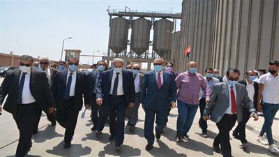 وزير التموين: احتياطيات البلاد من القمح تخطت الـ 6 أشهر 