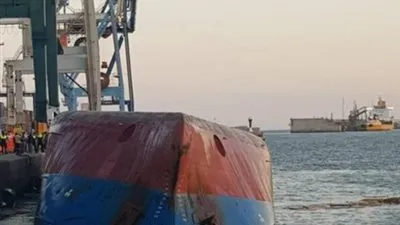 قتلى ومفقدون جراء انقلاب سفينة شحن في ميناء بإسبانيا