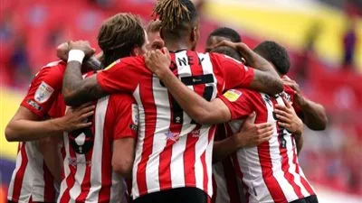 برينتفورد يصعد إلى الدوري الإنجليزي الممتاز