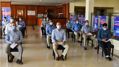 استعدادًا لاستقبال السياح.. مراحل تطعيم العاملين بالقطاع بلقاح كورونا 