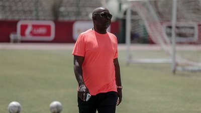 موسيماني يستبعد نجم الأهلي أمام الترجي.. ويستقر على بديله