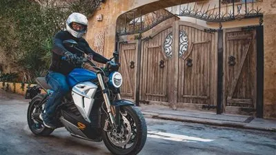 احتفالا بيوم البيئة العالمي.. مغامر مصري يقوم برحلة لمسافة ألف كيلو متر بدون انبعاثات