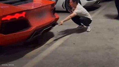 صيني يشوي أغلى سيخ لحم في العالم باستخدام 