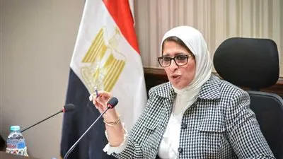 ما الفرق بين الإصابة بفيروس نقص المناعة البشري والإيدز؟.. الصحة تجيب (انفوجراف)