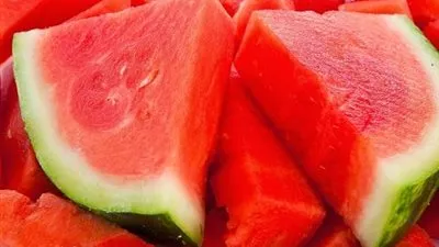 إزاي تعرف البطيخة حمرا ولا قرعه (فيديو)