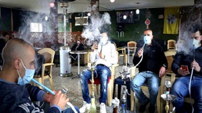 استشاري: تدخين الشيشة يضعف قدرة الرئة على مقاومة كورونا