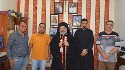 الأنبا توما يزور مبنى خدمات كنيسة القطنة