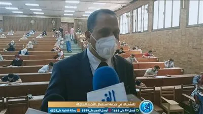 رئيس جامعة دمنهور يوزع 