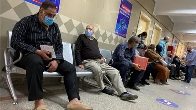 كيف انحسرت إصابات كورونا في مصر؟