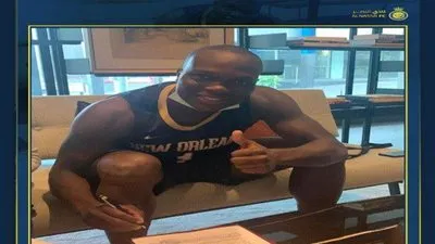 بغلف يحتفي بصفقة النصر الجديدة فينست أبوبكر