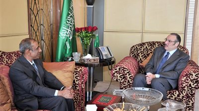 سفير المملكة لدى مصر يلتقي بالسفير الهندي