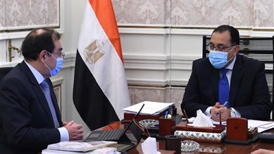 مدبولي يتابع مع وزير البترول موقف تنفيذ المشروعات في القطاع