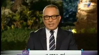 أحمد موسى يطالب بتبسيط الإجراءات أمام الوافدين إلى شرم الشيخ (فيديو)