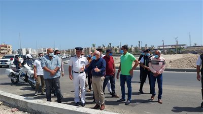 محافظ بورسعيد يتابع تطوير شارع الشاحنات من اتجاه مدخل 30 يونيو (صور)