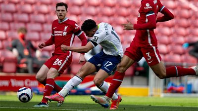 تريزيجيه يظهر في الأهلي