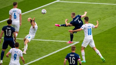 بولندا بـ 10 لاعبين تسقط أمام سلوفاكيا في يورو 2020